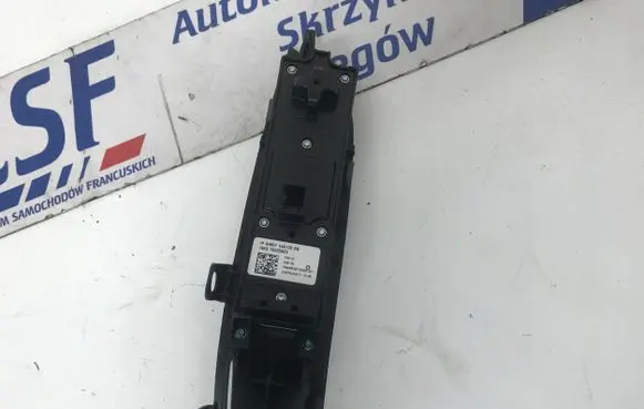 Ford Focus Electric window control switch AM5T-14A132-BB