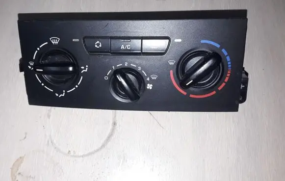 Peugeot 207 Climate control unit 69910004