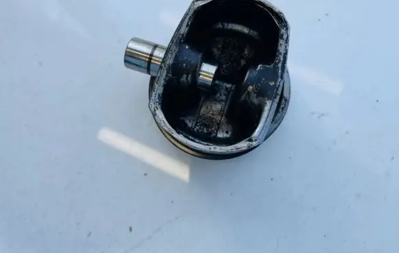 Piston
