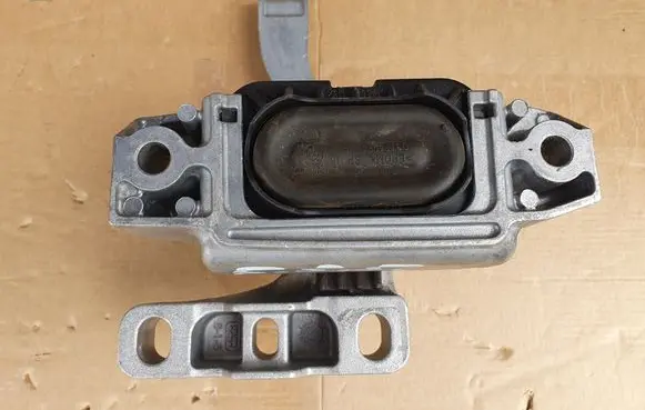 Skoda Octavia Mk4 Engine mount bracket 5WA199262AQ