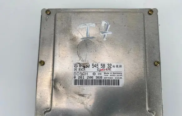 Mercedes-Benz E W210 Engine control unit/module A0305455832 0261206968 26RT5322