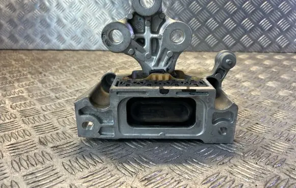 Chrysler Pacifica Gearbox mount P68224742AD D056710917