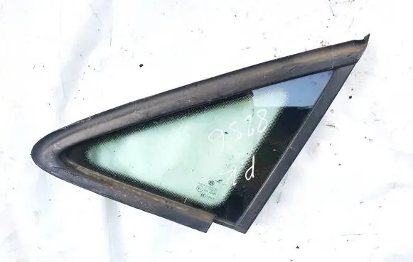 Volkswagen Touran I Front triangle window/glass 