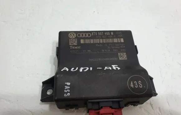 Audi A5 8T 8F Gateway control module 8T0907468M