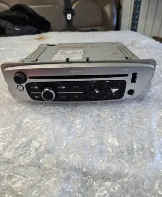 Renault Megane III Radio/CD/DVD/GPS head unit 281153266R A2C32333000