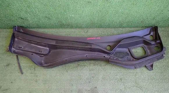 Maserati Levante Wiper trim 670040250