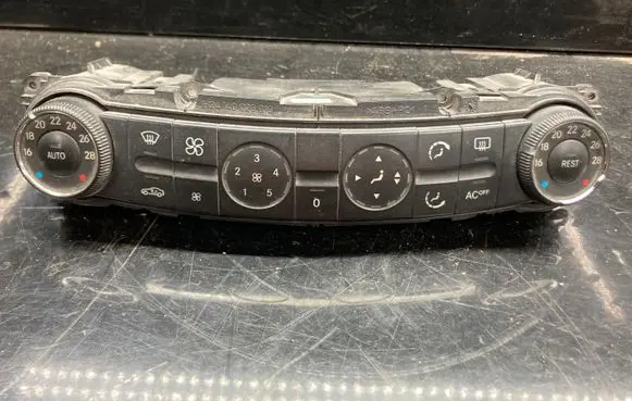 Mercedes-Benz E W211 Climate control unit 2118300385