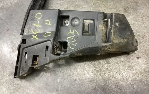 Volvo XC70 Front bumper mounting bracket 09484270 2419