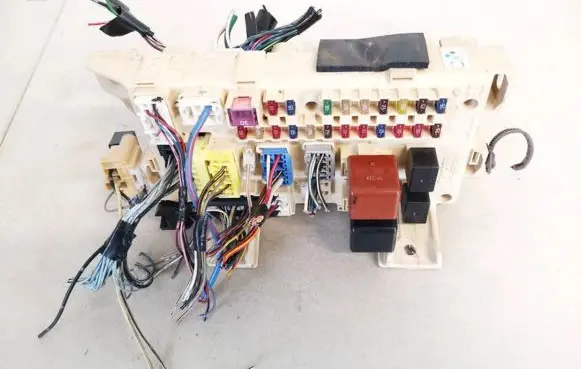 Toyota Avensis Verso Fuse box set 8922144030 89221-44030