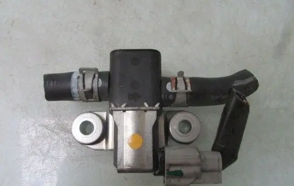 Infiniti M Valve vacuum K5T45873