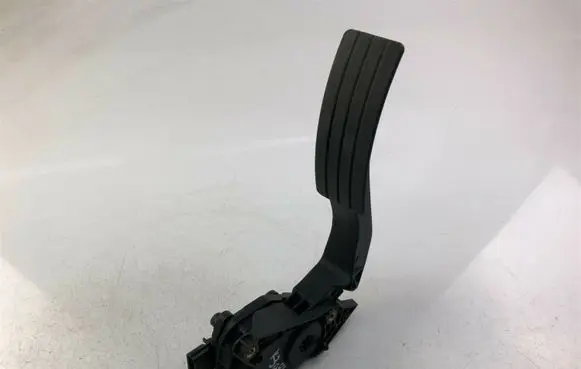 Renault Captur Accelerator throttle pedal 180029347R K3041