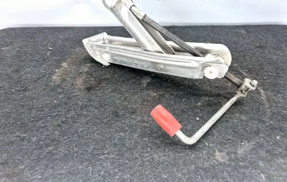 Audi A4 S4 B7 8E 8H Lift Jack 8D0011031D