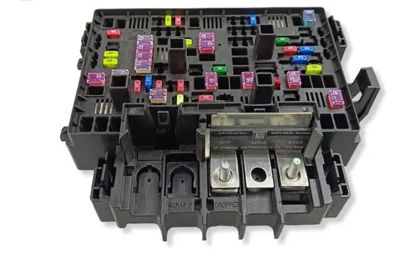 Jeep Grand Wagoneer Fuse module 68418362AD T101721320A9