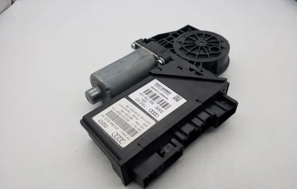 Rear door manual window regulator