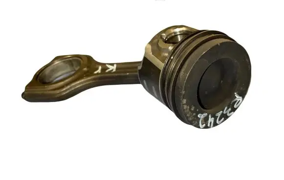 Ford Focus Piston with connecting rod