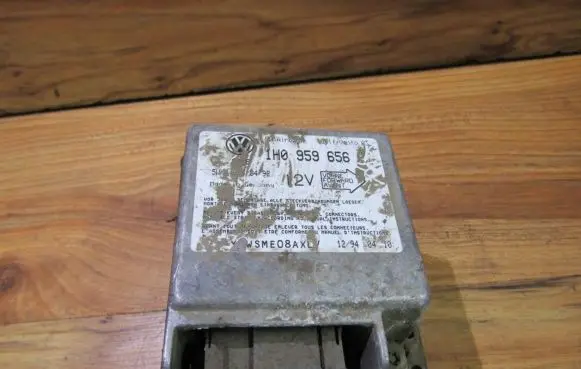 Volkswagen Golf III Airbag control unit/module 1h0959656 5wk4076