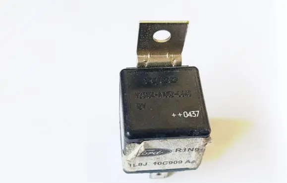 Ford Mondeo Mk III Other relay 1L8J10C909AA