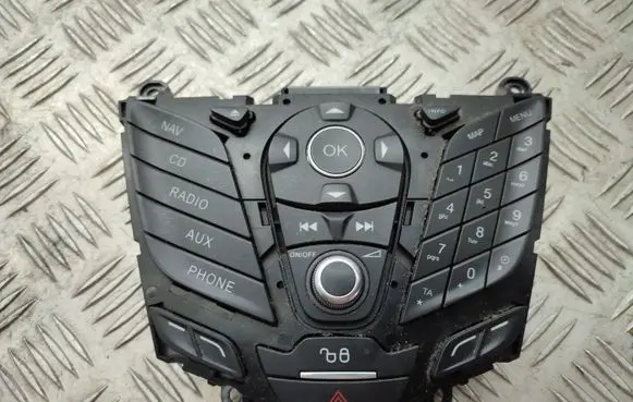 Head unit multimedia control