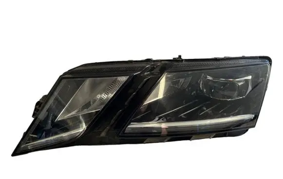 Skoda Octavia Mk3 (5E) Headlight/headlamp 5E1941015D 030110423100 LE15A6369
