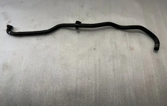 Engine coolant pipe/hose