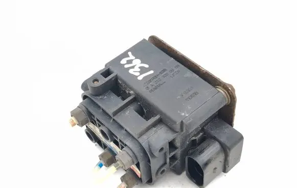 Mercedes-Benz CLS C218 AMG Air suspension valve block A2123200558