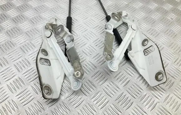 Audi TT TTS Mk2 Engine bonnet/hood hinges 8J0823302H 8J0823301H 8J0823359C