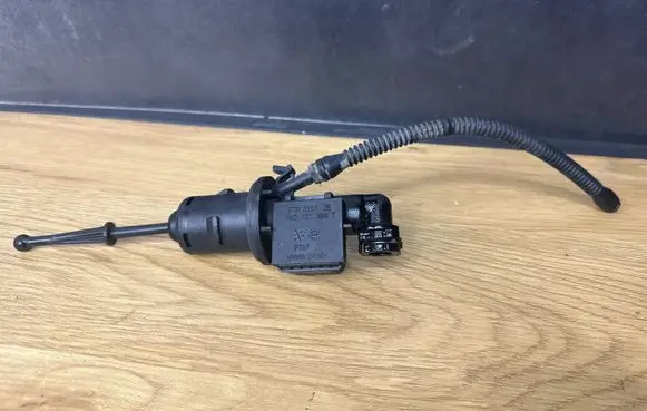 Skoda Octavia Mk2 (1Z) Clutch master cylinder 1K0721388T