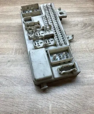 Mazda 3 I Fuse module BP4K66730C 519050090