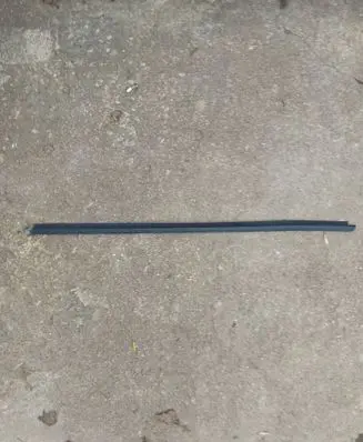 Volkswagen Bora Rubber seal front door window/glass 
