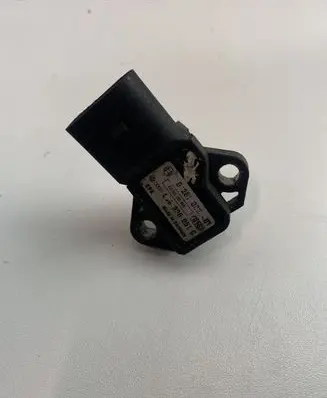 Volkswagen PASSAT B7 Air pressure sensor 038906051C