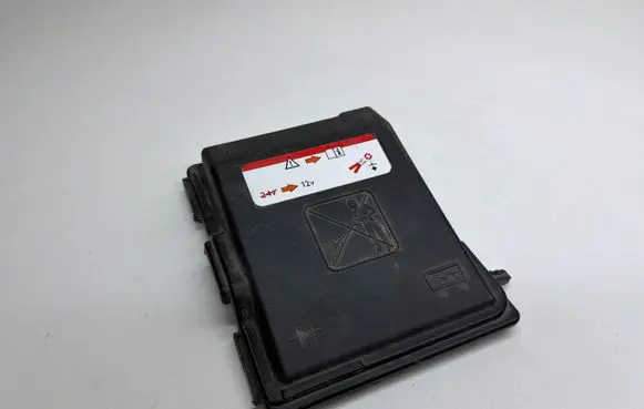 Peugeot Expert Fuse box cover 9678633380
