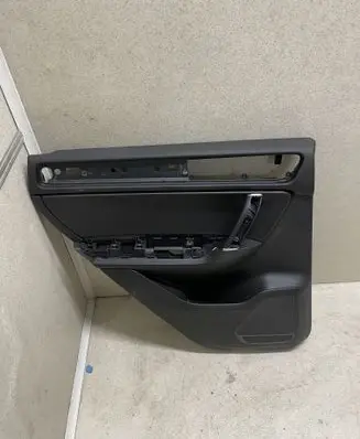 Volkswagen Touareg II Rear door card panel trim 7P6867211