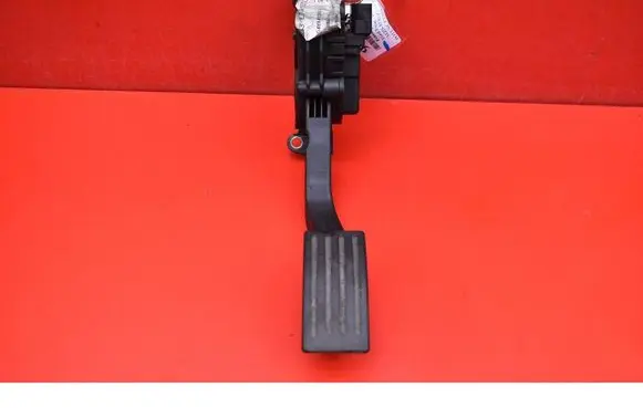 Ford Focus C-MAX Accelerator throttle pedal 4M51-9F836-AK