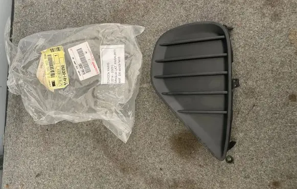 Toyota Yaris Front bumper lower grill 81481-0D250