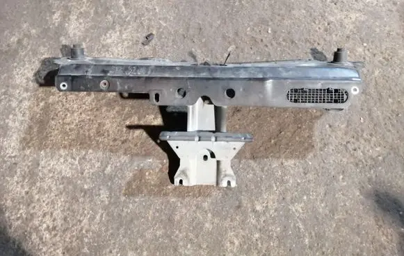 Renault Twingo II Top upper radiator support slam panel 7782666825