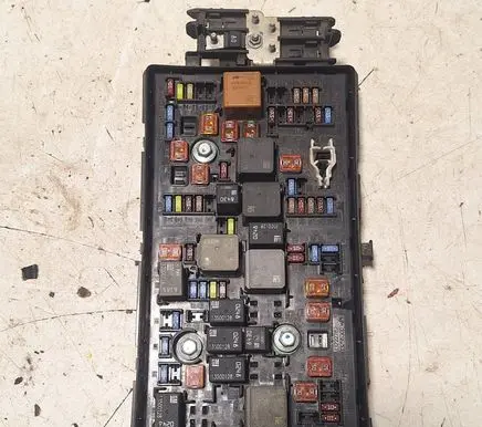 Opel Insignia A Fuse module 13275883 1327588305