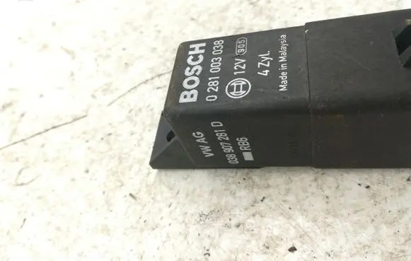 Volkswagen Golf V Glow plug pre-heat relay 038907281D 0281003038