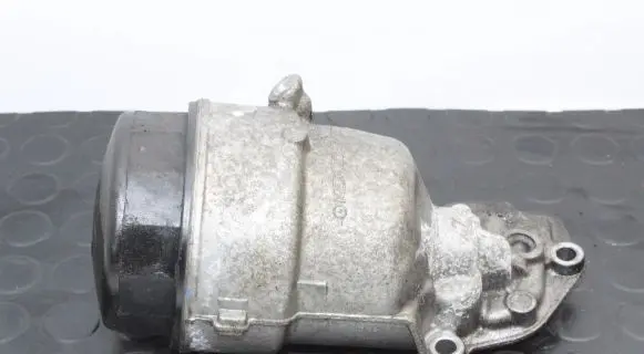 Mercedes-Benz CLS C219 Oil filter mounting bracket