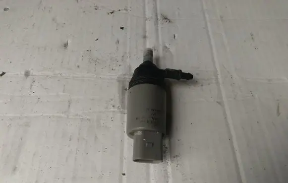 BMW 1 E81 E87 Windscreen/windshield washer pump 6934159