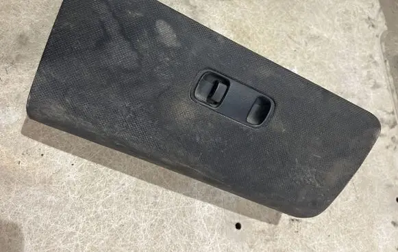 Mitsubishi Pajero Glove box