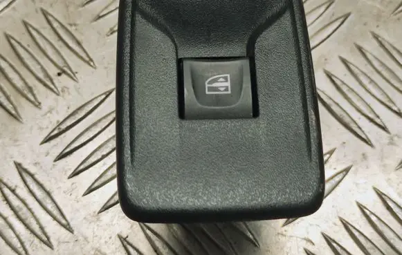 Dacia Sandero Electric window control switch 00235634