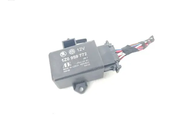 Volkswagen PASSAT B6 Seat heating relay 1Z0959772