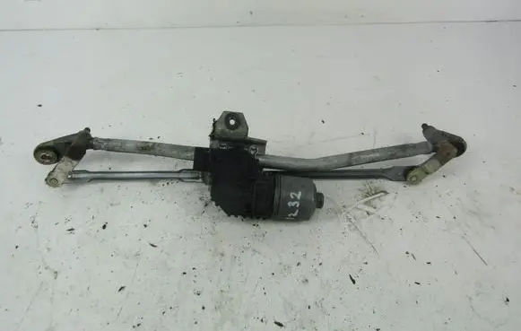 Audi A4 S4 B7 8E 8H Front wiper linkage 8E1955119