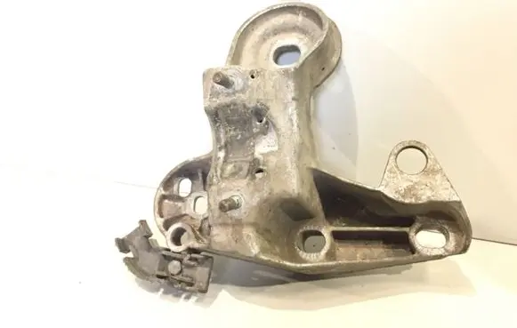 Audi A4 S4 B6 8E 8H Engine mounting bracket 8E0199352F