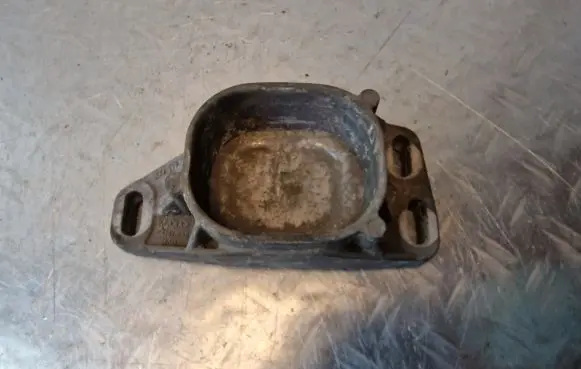 Audi A4 S4 B6 8E 8H Engine mounting bracket 8D0199335Q