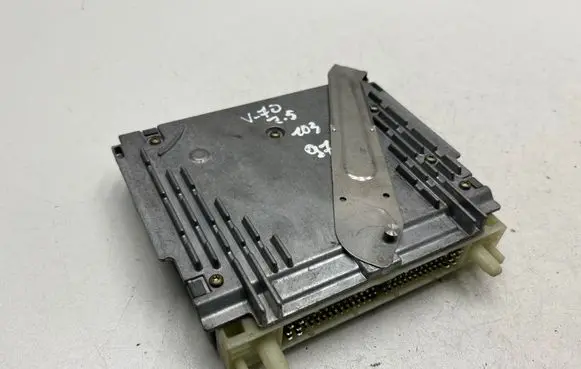 Volvo S70 V70 V70 XC Engine control unit/module ECU 0281001592 P01270297 1T2853168