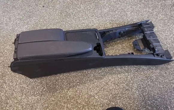 Mercedes-Benz C W204 Center console A2046806250