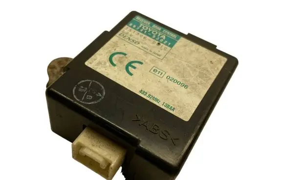 Lexus IS 200-300 Door control unit/module 8974153021 2513000010