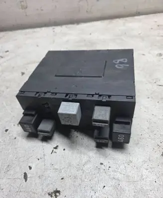 Volkswagen PASSAT B6 Fuse module H54S2602 3C8937049F 28143248