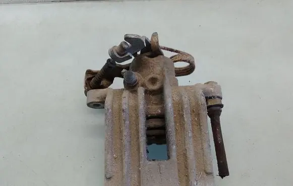 Volkswagen PASSAT B5 Rear brake caliper